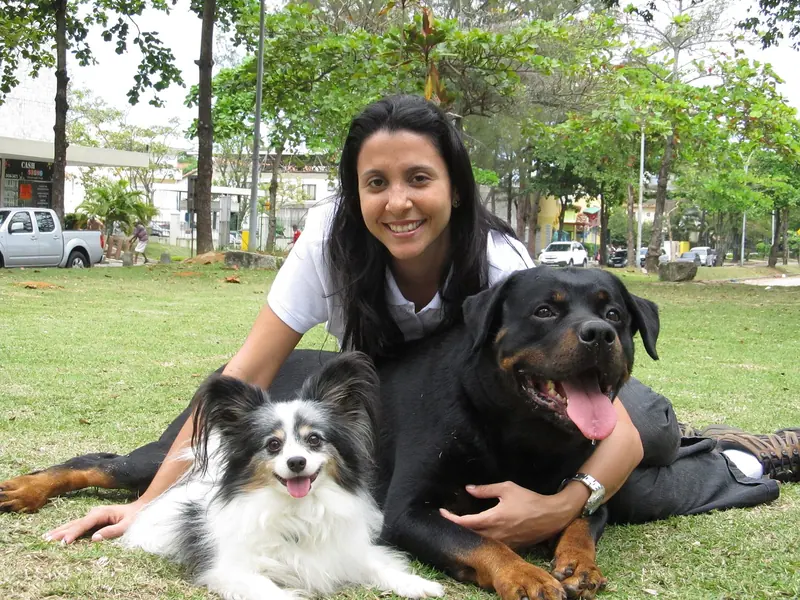Épagneul nain continental papillon — Beatriz Duarte e seus cães Lancelot e Mookie